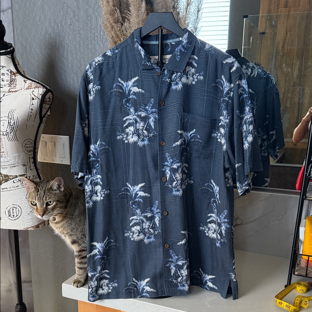 TOMMY BAHAMA Men's Blue SILK Tropical Print Shirt